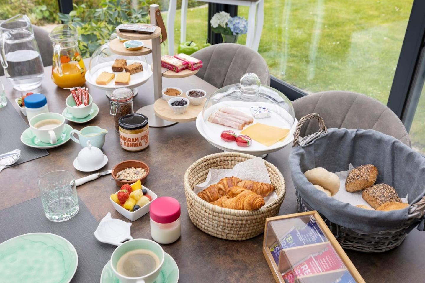 B&B La Villa Orchidees, Breakfast Included Bassenge Kültér fotó